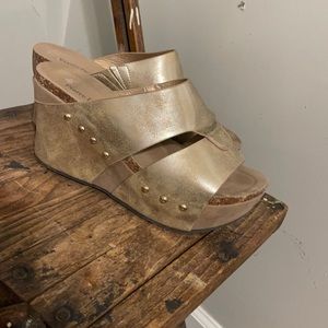 Pierre Dumas Women's Hester-7 Studded Platform Wedge Size 8.5